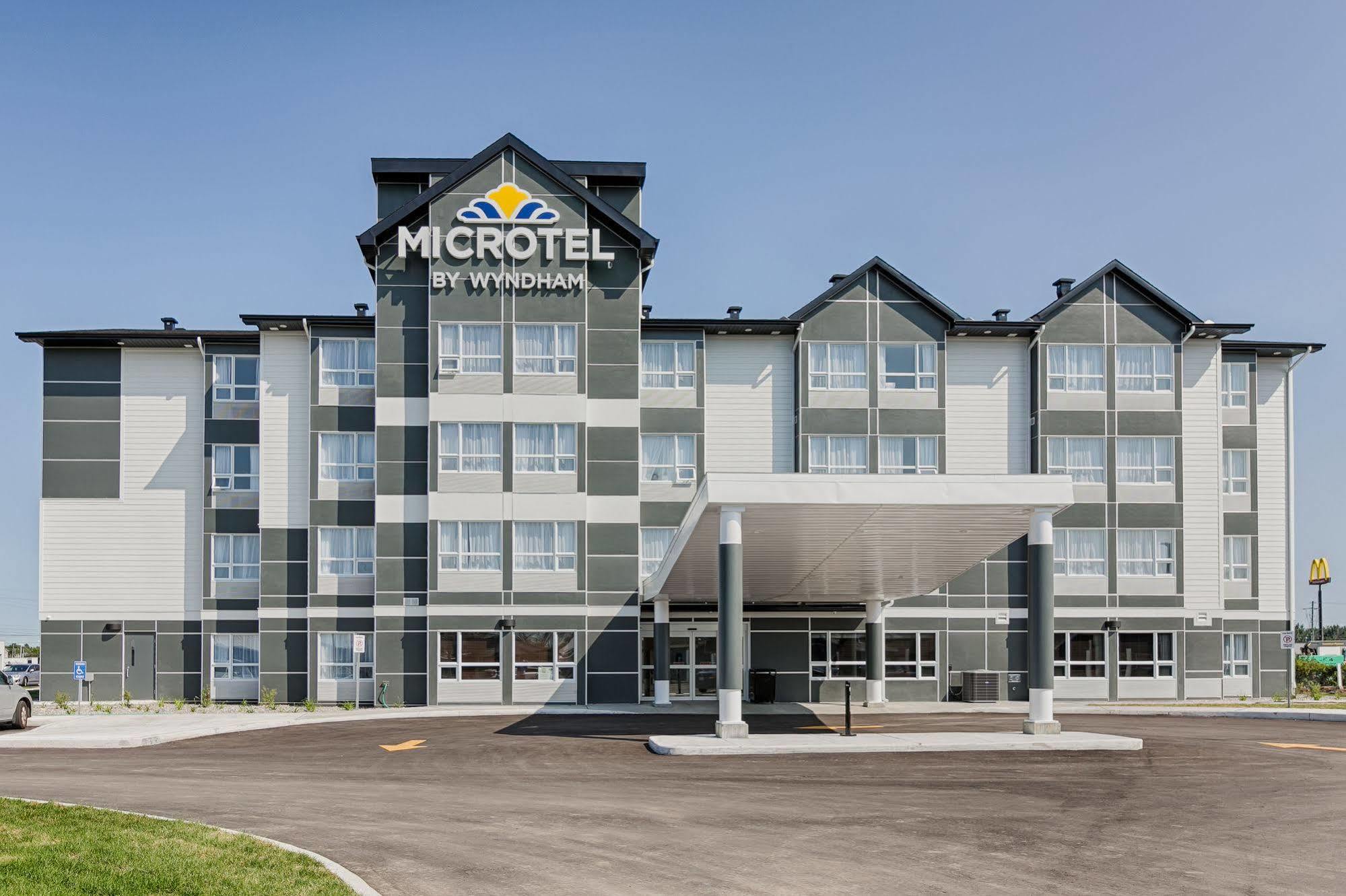 Microtel Casselman Exterior foto